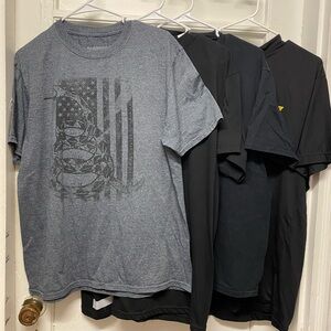 MENS TSHIRT bundle of 4 TSHIRT size Large 2 US flag & 2 ARMY tshirts